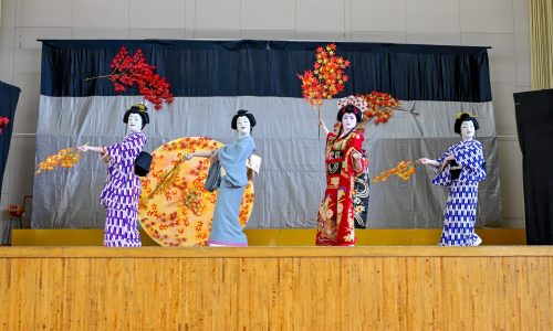 2024年船踊り「紅葉狩り」鬼女たちは更科姫と侍女に変身